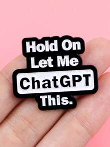 1 件“稍等，让我聊聊 GPT This”珐琅别针，数字时代幽默，时尚互联网口号，学生研究助理，技术爱好者配件 - 黑與白 - 查看 4