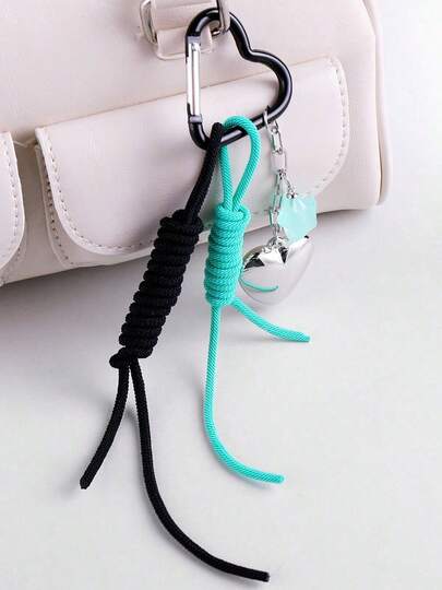 Um novo estilo popular, versátil, fashion, versátil, estilo Y2K, estrela de amor tridimensional prateada simulada, corda ajustável de pimenta, chaveiro adequado para encontros, festas no campus, pode ser usado como decoração de embalagem de bolsa, ideias de presentes de Natal, acessórios de bolsa, cordões com suporte de identificação, acessórios de carro, encantos de bolsa