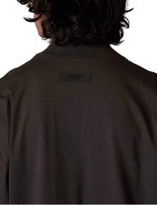 Essentials Black  Round Neck Relaxed-Fit Fleece Long Sleeve T-Shirt,Vacation Street-Smart Graphic Layering Essential,Cotton Blended, Breathable Comfort For Outdoor Athleisure,Gym Clothes Men Street-Ready For Urban Adventures,Moisture-Wicking Design Meets Casual Outdoor Lifestyle. - Nhiều màu - Xem 3