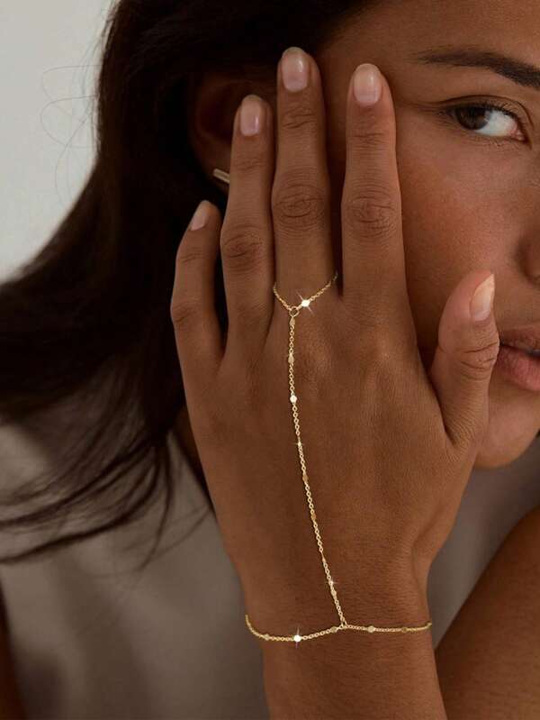 1 Stück minimalistischer Mode Metall Clip & flache Kette verbundener Fingerring Armband (handgefertigte Kette auf richtige Größe geschnitten, zufällige Anzahl an Scheiben Charms)