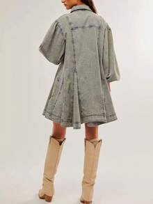 Vestido mini acampanado de mujer en denim con mangas abullonadas largas, bajo con botones, volantes y bolsillos delanteros - Celeste - Ver 2