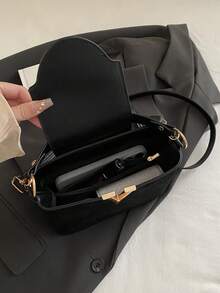 时尚迷你纯色简约金属锁扣装饰防水PU手提包，适合购物、携带，适合年轻女性、大学生、年轻职业女性、上班族女性。完美适用于办公室、大学、工作、商务、通勤、户外活动、旅行和短途旅行。 - 黑色 - 查看 6