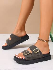 全新大码女式坡跟厚底凉鞋，时尚百搭简约风格，柔软舒适，全覆盖脚部设计