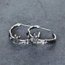 Circular Earrings For Women With A Gothic And Unique Style, Inspired By The Silvery Animal Bat Vampire Mythological Creature. - Bạc - Xem 1