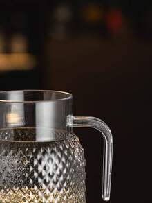 Carafa de mare capacitate pentru ceai și suc de vară este perfectă pentru prepararea ceaiului la rece și a băuturilor cu gheață. Este o alegere ideală pentru întâlniri de familie, restaurante și cafenele.