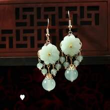 A Pair Of Exquisite Jade Earrings With Floral Patterns, Suitable For Everyday Wear, Party Accessories, And High-End Jewelry. - 一對 - 查看 1