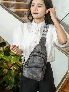 Đây là một chiếc túi đeo chéo nhiều lớp chống thấm nước bằng da PU màu trơn, thời trang, hoàn toàn mới, có thiết kế túi bên hông và nhiều khóa kéo. Chiếc túi đeo ngực họa tiết hình thoi này phù hợp cho du lịch và mua sắm, và cũng có thể được sử dụng như một ba lô đi đường địa hình và túi thể thao ngoài trời. - màu đen - Xem 3