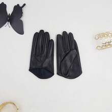 1 Pair Of Half-Palm Imitation Leather Gloves For Dance Performances, With A Simple Style And Imitation Leather Material For Half Palms. The Flexible Wrist Guard Design Helps With Dance Movements And Is A Special Accessory For Dance Performances