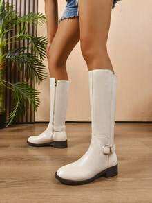 2025 Botas de Cano Alto de Moda Feminina em Couro com Recortes, Zíper Lateral, Bico Redondo Confortável e Não Cansativo, Design Afunilado, Forro Quente Adequado para Outono/Inverno, Salto Baixo Confortável, Uso o Dia Todo, Versátil para Múltiplas Ocasiões, Botas de Montaria da Moda, Adequadas para Outono/Inverno, Branco