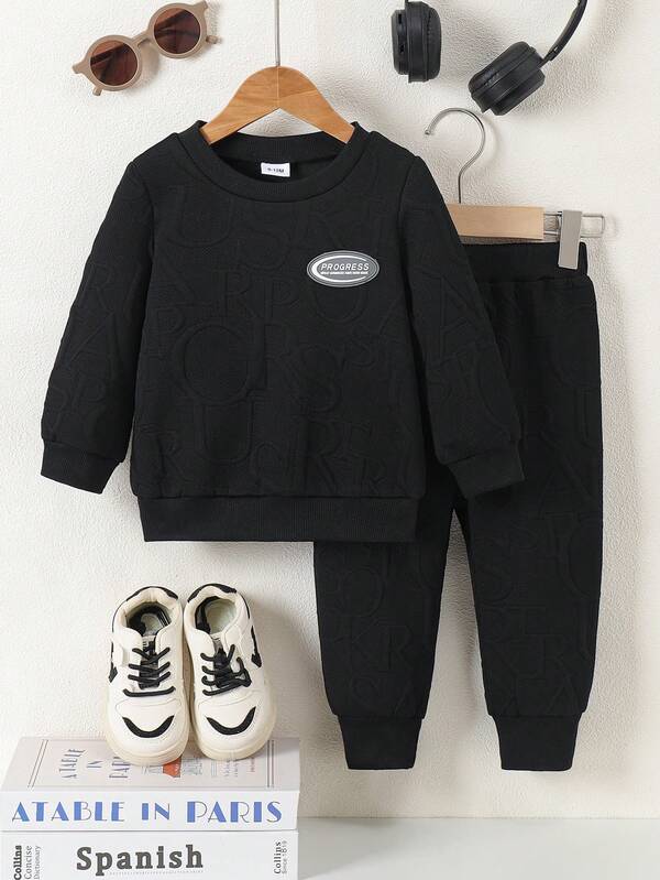 2 Stücke Baby Jungen Lässiger Chic Sweatshirt Set, Rundhals Langarm Patch Dekor Buchstaben Strukturierter Pullover Hoodie, Elastischer Bund Gerippter Saum Locker Sitzende Hose, Geeignet für den Alltag, Herbst/Winter