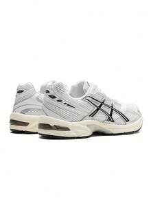 Asics GEL-1130™ 运动鞋秉承数十年的设计演变，致敬 GEL-1000™ 系列的第九代。这款稳定跑鞋最初的灵感源自 2008 年的 GEL-KAYANO™ 14，以现代风格诠释了英雄训练师的经典美学。 - 白雲灰 - 查看 4