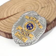 1 件浣熊市侦探遗产珐琅徽章胸针，独特的游戏商品适合男士派对装礼物 - X00572 - 查看 4