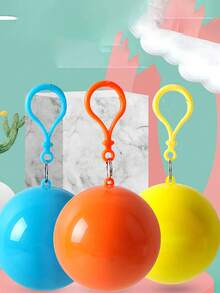 معطف مطر ملون صغير محمول قابل للتخلص منه ومقاوم للماء للبالغين مع سلسلة مفاتيح