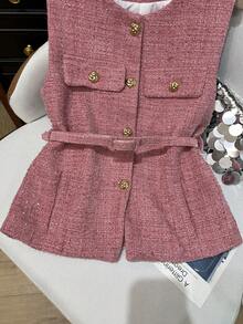 Jaqueta feminina elegante com lantejoulas, top de tweed com lantejoulas, abotoamento simples, gola redonda com botões de metal e colete rosa com cinto.