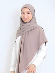 1条雪纺穆斯林头巾，纯色休闲围巾，防晒披肩，沙滩巾，140*140厘米，适合搭配连衣裙 - 藕粉色 - 查看 3