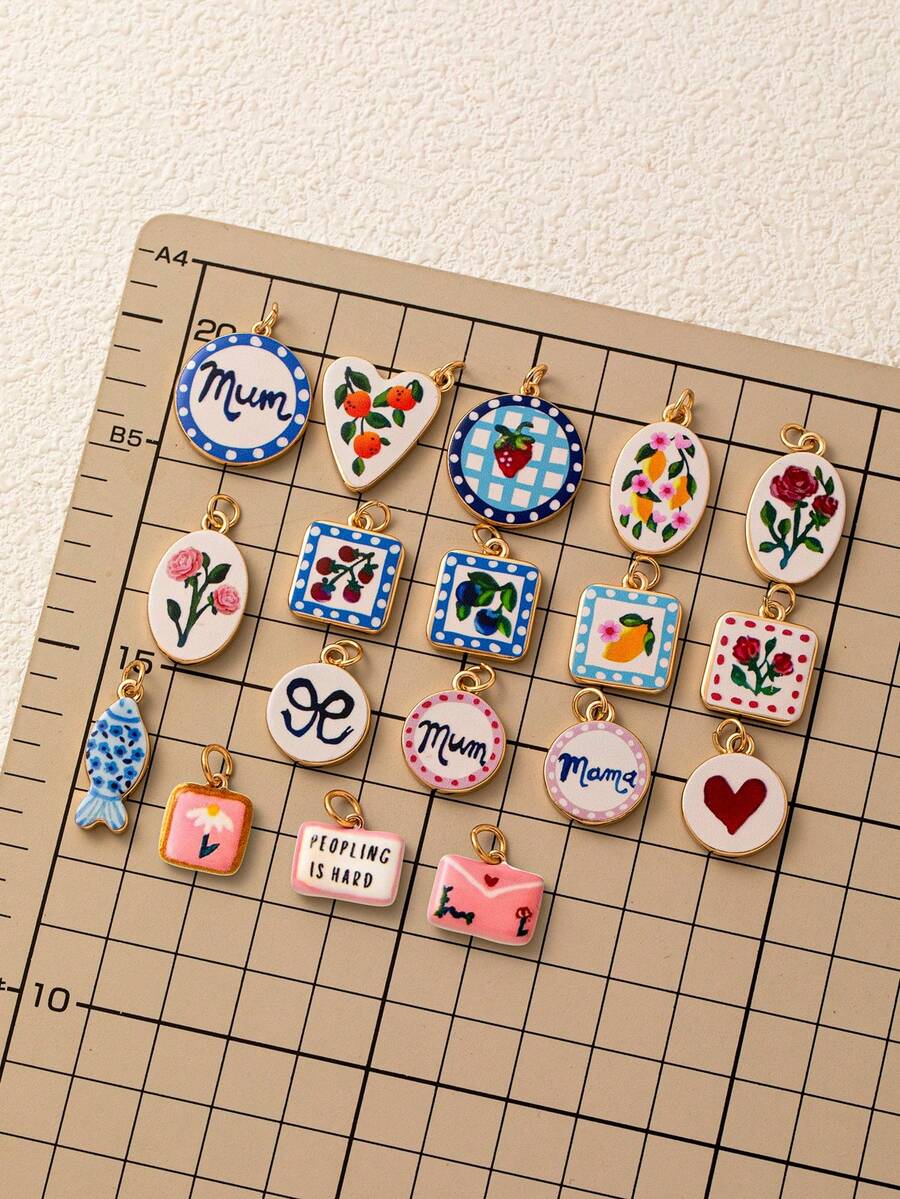 1 Piece Of Cute Printed Cat, Flower, Snail, Piglet, Horse, Pigeon, Moon, Cake Pattern Pendant, Electroplated With 18K Gold, Suitable For DIY Jewelry Accessories, Necklaces, Bracelets, Earrings, Keychains, Bag Chain Accessories, Women's Jewelry Accessories, Gold-Plated Pendant, Trinkets