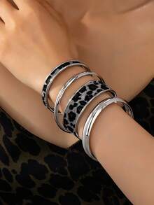 متعدد الألوان