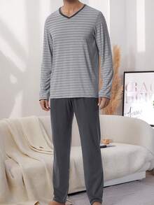 Conjunto de pijama de 2 piezas con top de manga larga de cuello en V con estampado de rayas y pantalones para hombre, ropa de estar por casa casual y cómoda para primavera y otoño