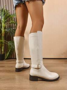 2025 Botas de Cano Alto de Moda Feminina em Couro com Recortes, Zíper Lateral, Bico Redondo Confortável e Não Cansativo, Design Afunilado, Forro Quente Adequado para Outono/Inverno, Salto Baixo Confortável, Uso o Dia Todo, Versátil para Múltiplas Ocasiões, Botas de Montaria da Moda, Adequadas para Outono/Inverno, Branco