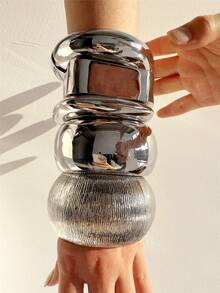 夸张朋克不对称几何粗手镯，银色宽大秋冬叠戴珠宝，高端配饰，设计独特 - 銀色 - 查看 3