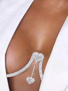 A New European And American Fashion Chest Accessory, Women's Double Heart Pendant, Rhinestone Chest Support, Sexy Body Chain,New Best-Selling Accessory: Women's Double Heart Pendant Diamond Body Chain,"European And American Fashion Crystal Heart-Shaped Bra Inserts, Sexy Heart-Shaped Chest Accessories For Performances And Body Chains, Diamond-Encrusted Chest Decorations