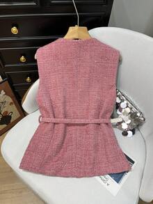 Jaqueta feminina elegante com lantejoulas, top de tweed com lantejoulas, abotoamento simples, gola redonda com botões de metal e colete rosa com cinto.