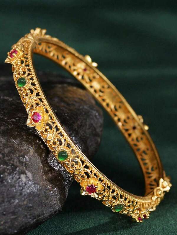 1pc Vintage Hollow Filigree Carved Bracelet, Retro Niche Design Bangle, Suitable For Daily Wear