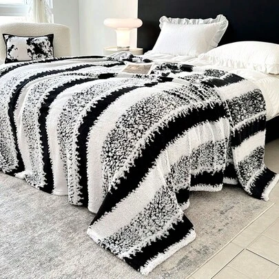 1ชิ้น ผ้าห่มลายทางผ้าแพรแก้ว, ผ้าห่มอุ่นนุ่มสบายสำหรับตกแต่งบ้าน, เหมาะสำหรับเตียง, โซฟา, สำนักงาน, ห้อง, หอพัก, ซักเครื่องได้, เหมาะสำหรับฤดูใบไม้ผลิ, ฤดูร้อนและฤดูใบไม้ร่วง