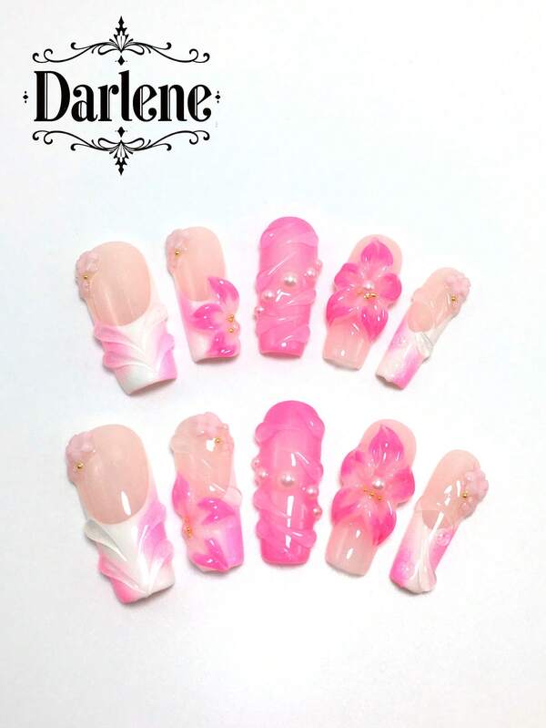 Każdy zestaw składa się z 10 kwadratowych, ręcznie robionych, akrylowych arkuszy Y2K Armor, zaprojektowanych w stylu francuskim z kroplami wody, kryształkami i kwiatowymi zdobieniami. Dostępne w kolorze różowym i cielistym. Dostępne w 3 rozmiarach, idealne na imprezy, tańce i do noszenia na co dzień. W zestawie znajduje się zestaw do zdobienia paznokci, dzięki czemu idealnie nadają się na prezent dla pań i dziewcząt.