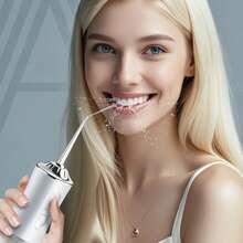 四合一口腔护理电动水牙线，粉色牙科冲洗器，USB 充电，3 种模式和 4 个喷嘴，220 毫升水容量，IPX7 防水，适合家庭、旅行和男女礼物携带 - 白色 - 查看 2