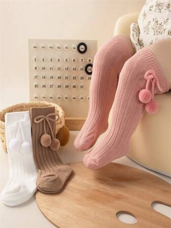 3 双/批 女婴圣诞袜 幼儿樱桃球风格纯色公主及膝袜 儿童柔软针织优雅毛球腿套袜 适合 0-3 岁