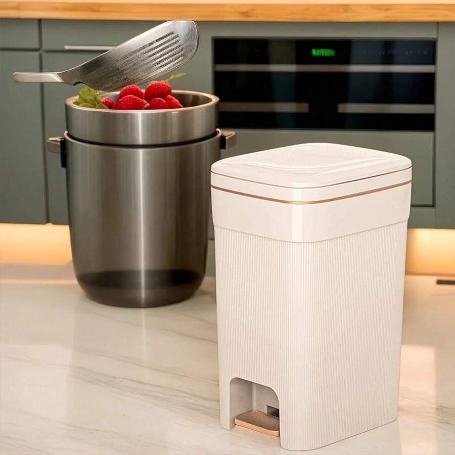 1 pieza Papelera de baño compacta básica de plástico, con pedal sin manos, cierre silencioso, diseño de pedal ligero con aro para bolsa de basura, estética moderna rectangular de gran capacidad, viene con tapa para protección contra olores, adecuada para oficina, dormitorio, cocina, sala de estar, color dorado champán, accesorios de baño, decoración de habitación