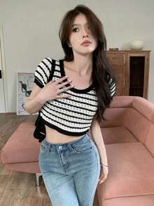 Áo len dệt kim cổ tròn kẻ sọc vintage Niche dành cho nữ - Đen và trắng - Xem 2