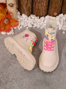 1 Paar weiße Schnürstiefel in Große Größen für Teenager-Mädchen, aus weichem PU-Material, mit Regenbogenspitze, Rosengraffiti-Muster, runder Zehenbereich, Plateau, modische und niedliche Kurzstiefel, geeignet für Mädchen von 3-12 Jahren für Alltag, Schule, Urlaub, Herbst/Winter Neuheit