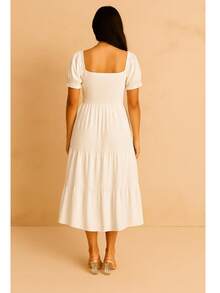 Vestido estilo bohemio liso, largo al tobillo, manga puff, escote cuadrado y parte superior fruncida con elástico que se adapta a diversas siluetas. - Blanco - Ver 2