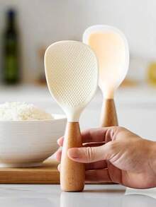 1 ملعقة أرز من السيليكون، خالية من الروائح وصديقة للبيئة. مقبض خشبي فاخر. أنيقة وقوية، مقاومة للحرارة. ملعقة أرز دوارة، ملعقة أرز لا تلتصق، ملعقة أرز قائمة، ملعقة تقديم ذات مقبض خشبي. مناسبة لجميع أنواع طناجر الأرز والمكونات، لا تلتصق، سهلة التنظيف.