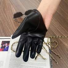 1 Pair Of Half-Palm Imitation Leather Gloves For Dance Performances, With A Simple Style And Imitation Leather Material For Half Palms. The Flexible Wrist Guard Design Helps With Dance Movements And Is A Special Accessory For Dance Performances