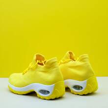 Damskie, białe i różowe, dzianinowe, lekkie, amortyzowane, codzienne trampki w stylu vintage, wsuwane buty na platformie