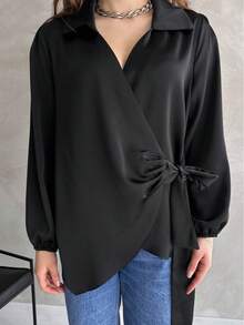 加大码黑色缎面裹身衬衫，翻领，长主教袖，不对称下摆，女士时尚装饰编织面料上衣，圣诞节衬衫，新年女式衬衫 - 黑色 - 查看 2