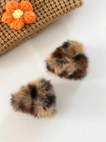 2 Stücke Damen Herbst/Winter süße flauschige Katzenohr Dreieck Plüsch Haarspangen, erhältlich in Weiß, Braun, Schwarz, Leopardenmuster und anderen Stilen, passend zu verschiedenen Outfits, können verwendet werden um Pony und Flyaways zu fixieren, um süße und elegante Frisuren zu kreieren und Ihrem Look eine lebendige Atmosphäre zu verleihen