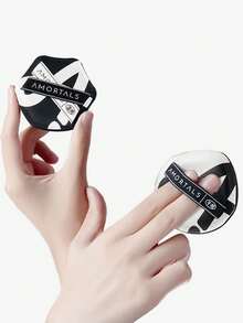 Amortals 2 bông mút trang điểm + 1 hộp đựng, bông mút trang điểm mềm mại dùng được cả khô và ướt, màu đen trắng, dụng cụ trang điểm tiện lợi kèm hộp đựng, phù hợp cho người mới bắt đầu, chuyên gia trang điểm, quà tặng cho các dịp hẹn hò, đám cưới, Giáng sinh, Halloween, Lễ Tạ ơn, tốt nghiệp, sinh nhật, tín đồ thời trang Y2K, thương hiệu mỹ phẩm, tiệc làm đẹp, du lịch biển, cắm trại, trường học, lễ kỷ niệm. - Đen và trắng - Xem 11