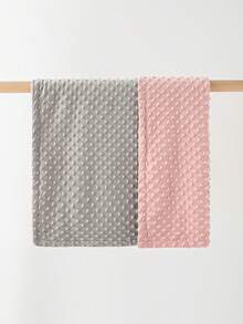 1 pezzo Morbida coperta a doppio strato con motivo a pois, adatta per bambini maschi e femmine. Le dimensioni sono 75cm x 100cm, perfetta per fasciare, confortare e come regalo per il festa di nascità o per la festa del bambino, regalo d'amore per San Valentino