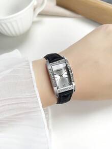 1 件女士时尚石英手表，配有罗马数字表盘和皮革表带，适合日常佩戴