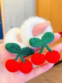 2 pièces de pinces à cheveux en peluche de cerise. Accessoires capillaires pour enfants pour l'automne et l'hiver. Mignonnes pinces à cheveux rouges en forme de cerise. Accessoire pour queue de cheval de petite fille. Accessoires capillaires de costume pour enfants. Serre-tête polyvalent.