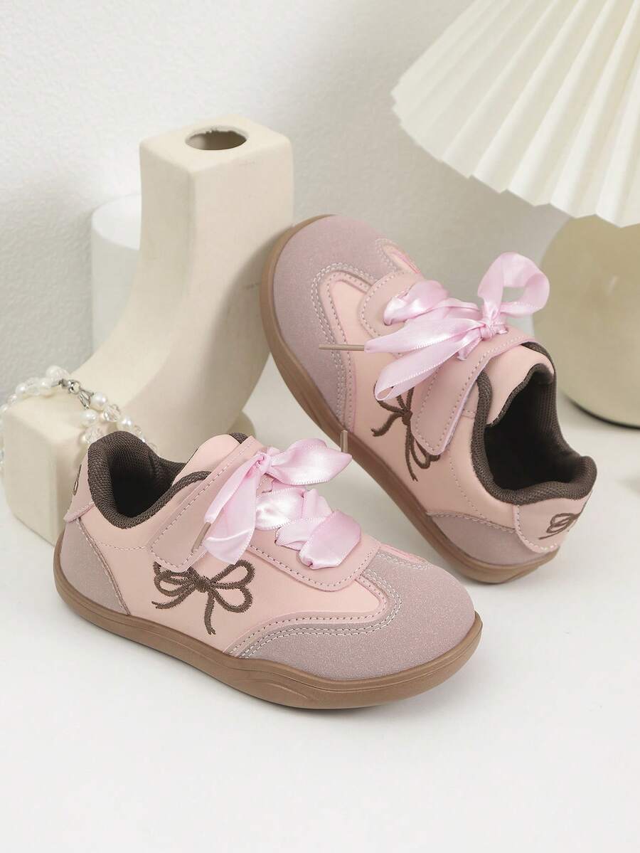 زوج جديد من أحذية الرياضة المطرزة للبنات، أحذية ذات نعل ناعم مانع للانزلاق، أحذية الجري للخارج، أحذية أطفال رضع وأطفال صغار، أنيقة ومتعددة الاستخدامات