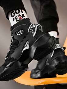 2024春夏时尚透气袜鞋休闲运动鞋轻便跑步鞋男士减震鞋