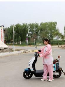 1 Conjunto de Traje de Lluvia de Manga Larga Holgado con Capucha para Mujer, con Chaqueta y Pantalones, Impermeable de PVC, Transpirable y con Tiras Reflectantes, Adecuado para Ciclismo, Entrega, Motocicleta, Scooter, Viajes al Aire Libre, Senderismo, Escuela, Oficina y Uso Doméstico