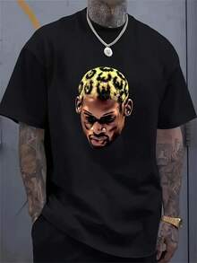 Camiseta Gráfica Retro de Jugador de Baloncesto para Hombre - Estilo Urbano Hip-Hop, Cuello Redondo, Manga Corta, Casual de Verano con Estampado Vibrante en Amarillo y Negro, Corte Regular para Atuendo Informal, Camiseta de Baloncesto, Ropa Deportiva Casual, Ropa Urbana, Tela Cómoda - Negro - Ver 1