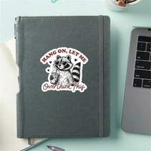 2 peças de adesivo "Hang On Let Me Overthink This" – Adesivo de vinil engraçado com guaxinim para laptops, garrafas de água e diários | Presente fofo e humorístico para a geração Y