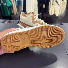 Nike Nike New High-Top Versatile Leg-Lengthening Women's Skateboarding Shoes, COURT Comfortable Lightweight Fashionable Casual Shoes, Retro Beige Brown College Style Skateboard Shoes, Niche Design HV1806-121